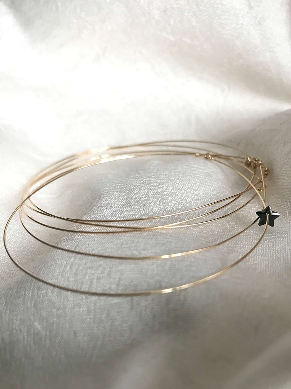 Bracciali 5 sensi con stellina di zircone nera creati da Lucillazadra, dettaglio
