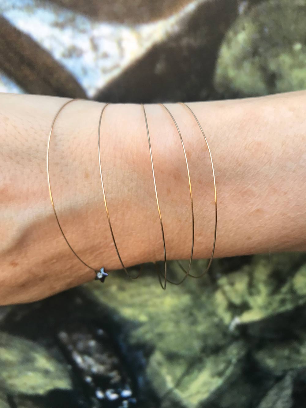 Bracciali 5 sensi con stellina di zircone nera creati da Lucillazadra, indossati